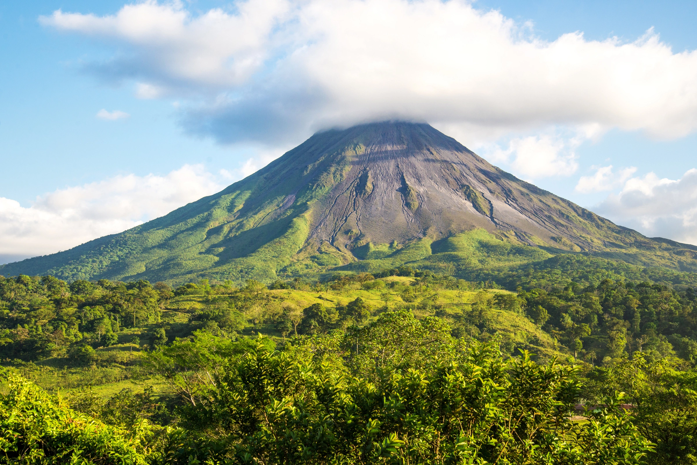 Arenal_Volcano[1].webp